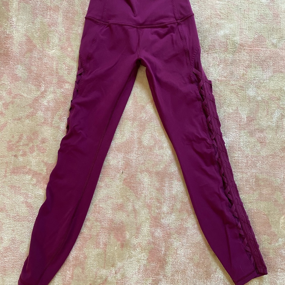 Lululemon purple mesh side leggings, never worn